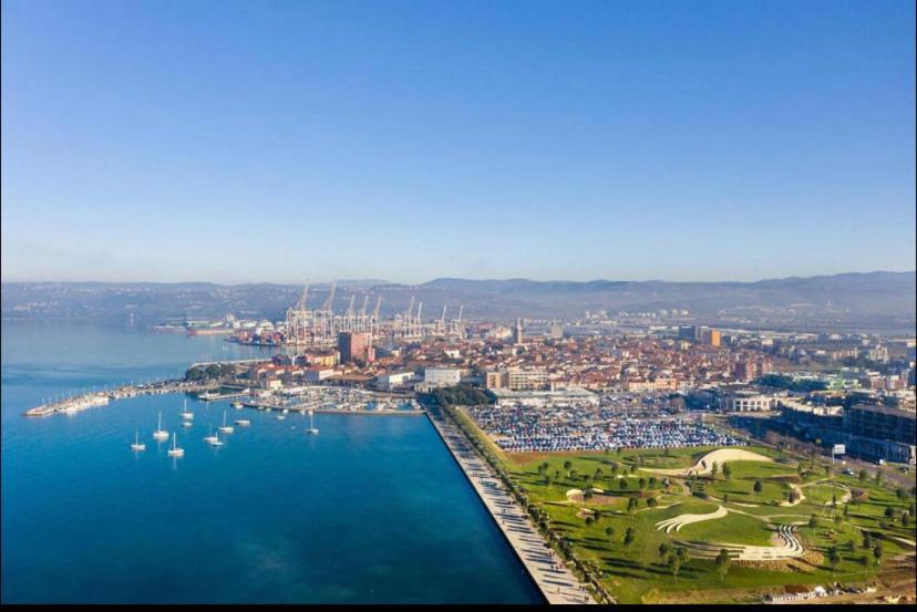 Lovely Apartment With Fabulous View Capodistria Esterno foto