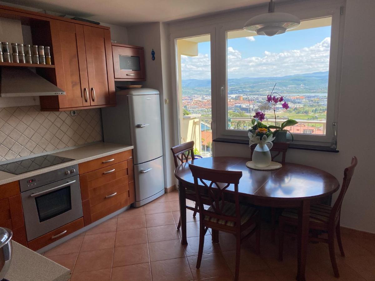 Lovely Apartment With Fabulous View Capodistria Esterno foto